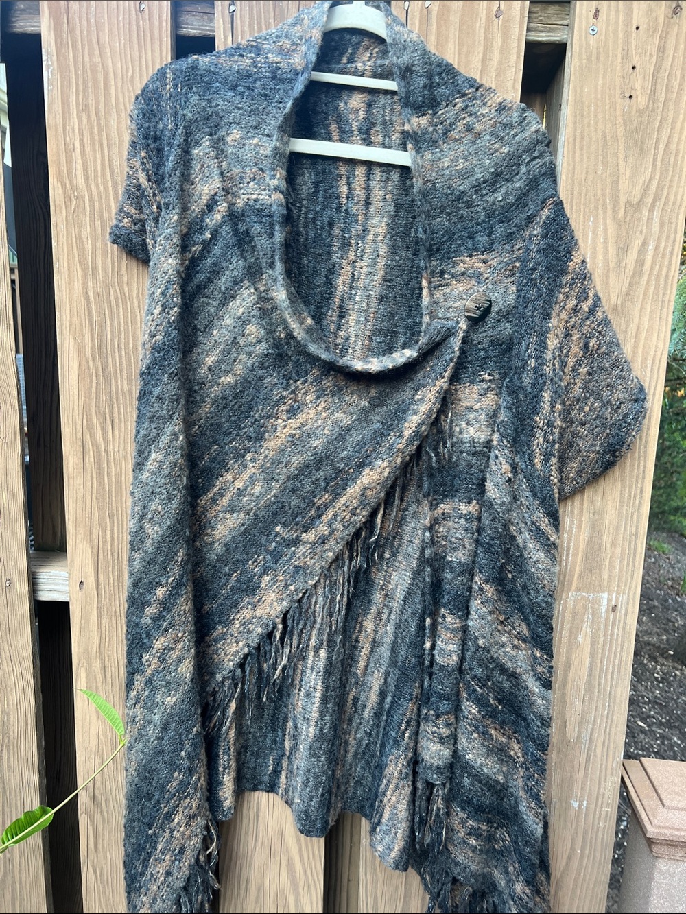 Cozy Open-Front Fringe Sweater Poncho in Charcoal and Tan (Nordstrom)